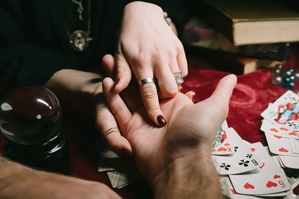 Cartas e velas preparadas para um ritual