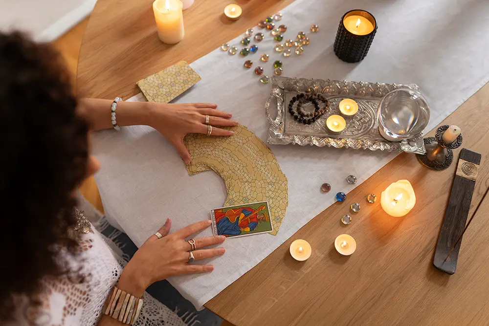 Carta de tar&ocirc; em uma leitura espiritual